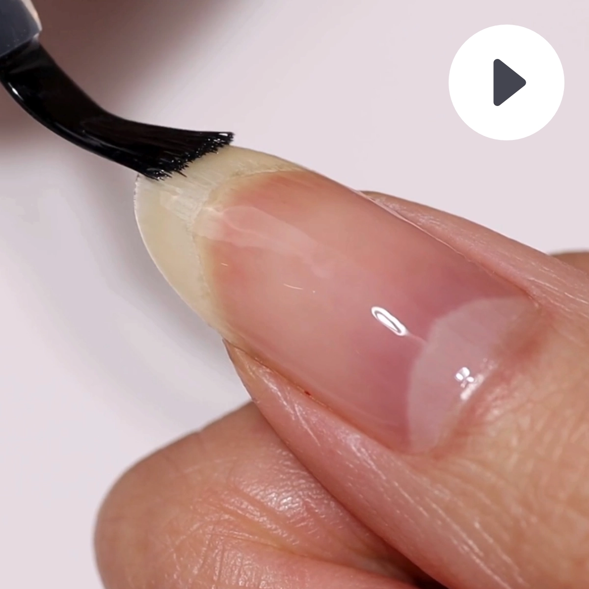 Video LONDONTOWN kur Nail Hardener & Base Coat zpevňující podkladový lak